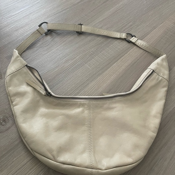 Free people Idle Leather Slouchy Sling Bag - Picture 3 of 7